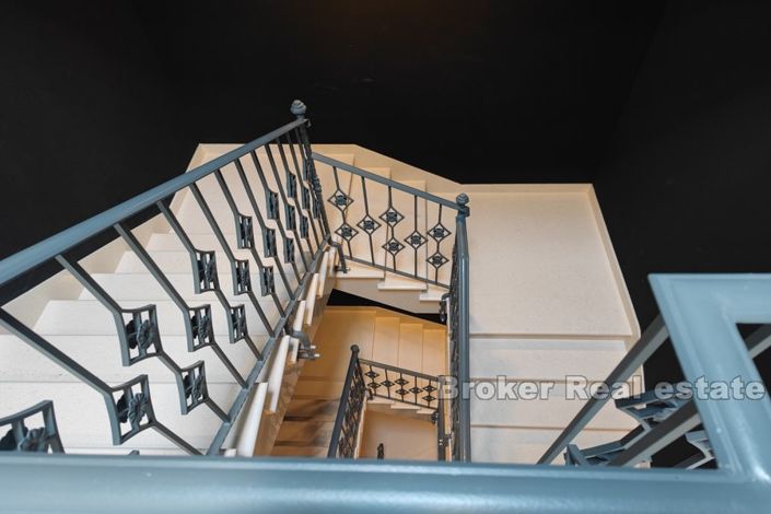 Image No.6-6 Bed Apartment for sale