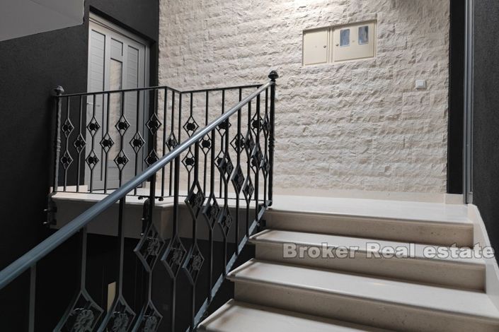 Image No.7-6 Bed Apartment for sale