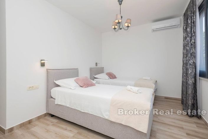 Image No.12-4 Bed Villa for sale