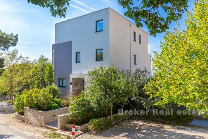 Image No.2-4 Bed Villa for sale