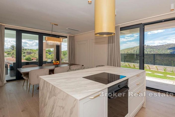 Image No.10-4 Bed Villa for sale