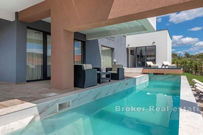 Image No.2-4 Bed Villa for sale