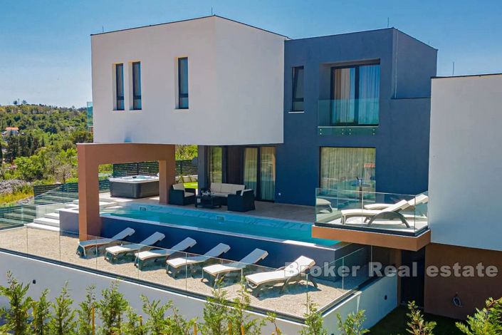 Image No.4-4 Bed Villa for sale