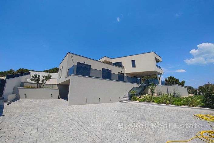 Image No.10-4 Bed Villa for sale