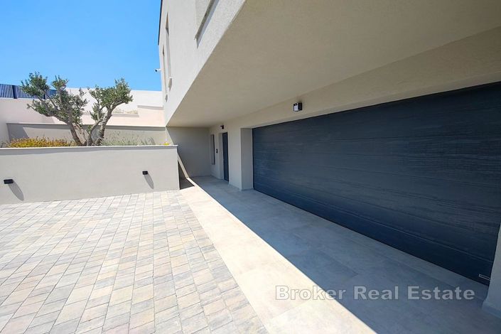 Image No.12-4 Bed Villa for sale