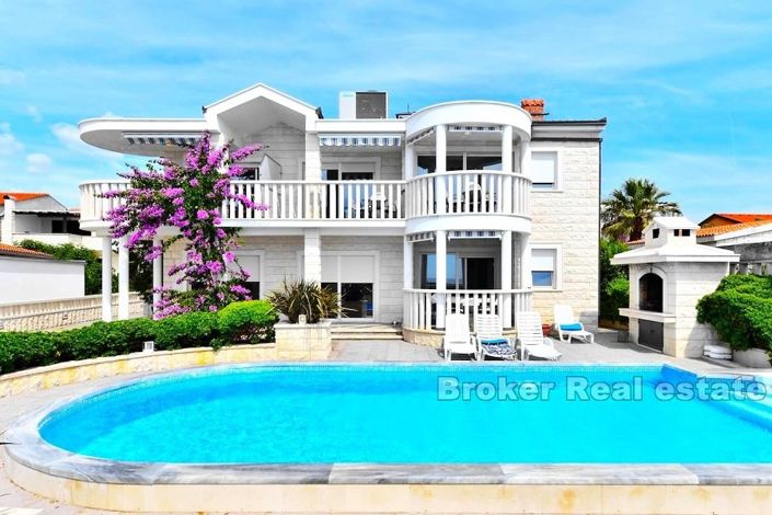 Image No.2-Villa de 7 chambres à vendre à Rogoznica