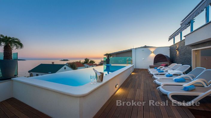 Image No.2-Villa de 5 chambres à vendre à Rogoznica