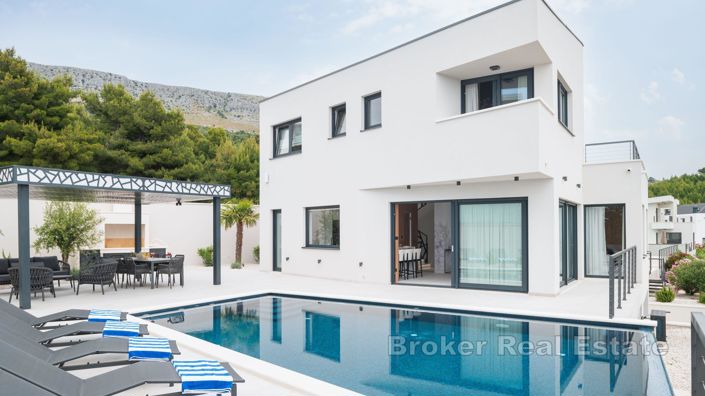 Image No.2-4 Bed Villa for sale