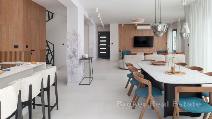 Image No.9-4 Bed Villa for sale