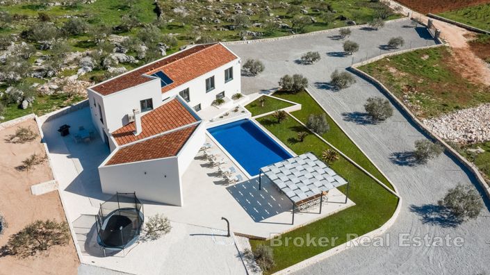 Image No.2-5 Bed Villa for sale