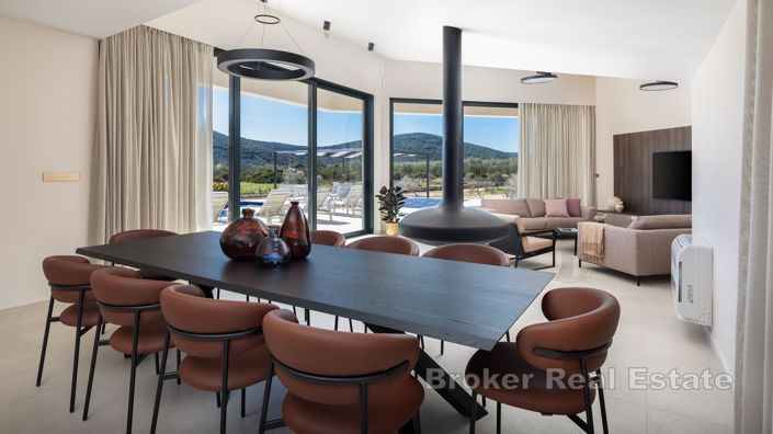 Image No.9-5 Bed Villa for sale