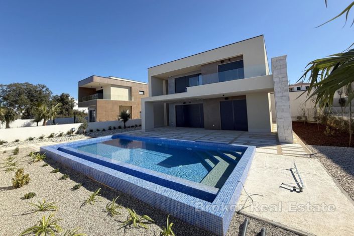 Image No.10-4 Bed Villa for sale