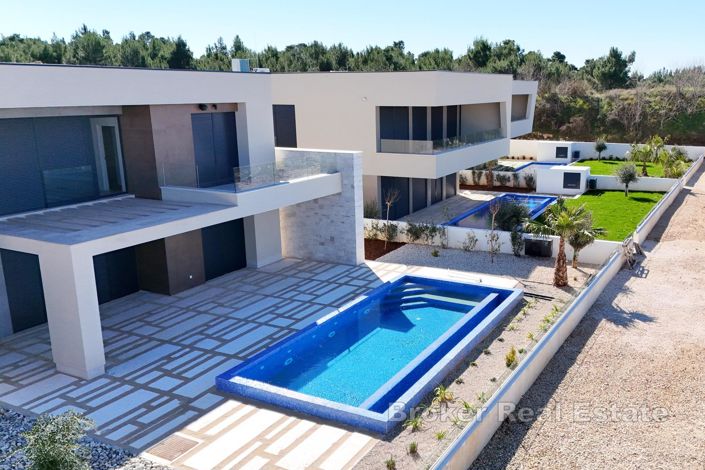 Image No.3-4 Bed Villa for sale