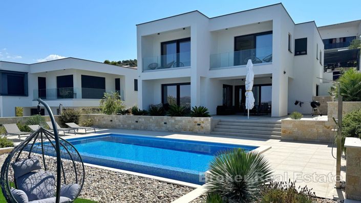 Image No.2-Villa de 4 chambres à vendre à Rogoznica