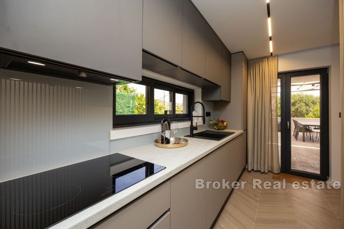 Image No.10-3 Bed Villa for sale