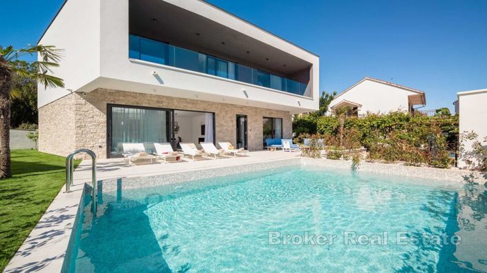 Image No.2-4 Bed Villa for sale