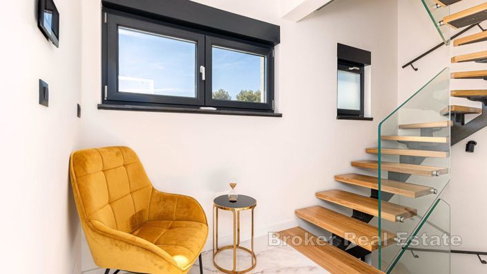 Image No.12-12 Bed Villa for sale