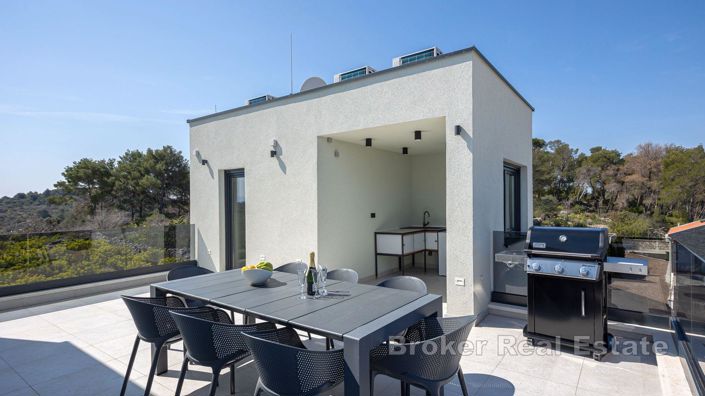 Image No.13-12 Bed Villa for sale