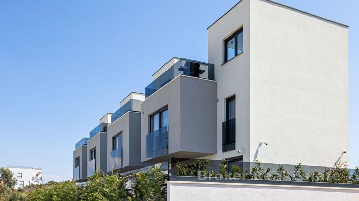 Image No.16-12 Bed Villa for sale