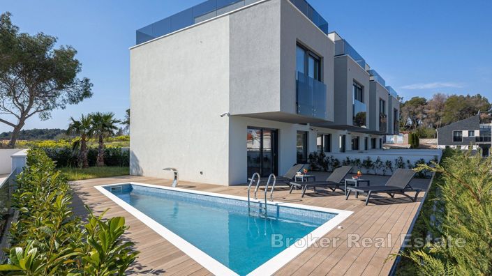 Image No.17-12 Bed Villa for sale