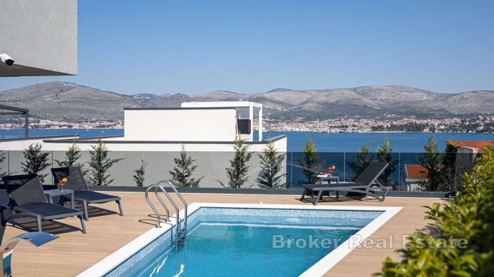 Image No.18-12 Bed Villa for sale