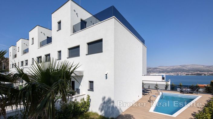 Image No.2-12 Bed Villa for sale