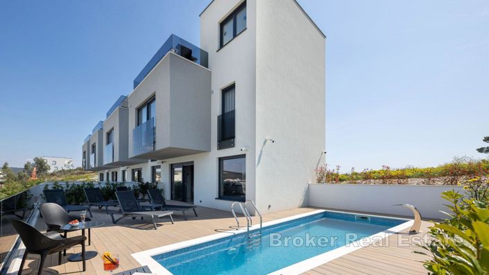 Image No.20-12 Bed Villa for sale