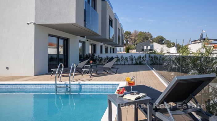 Image No.3-12 Bed Villa for sale