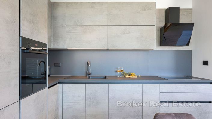 Image No.7-12 Bed Villa for sale