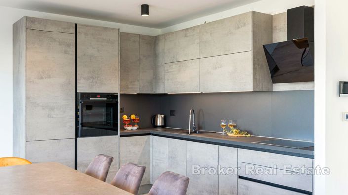 Image No.8-12 Bed Villa for sale