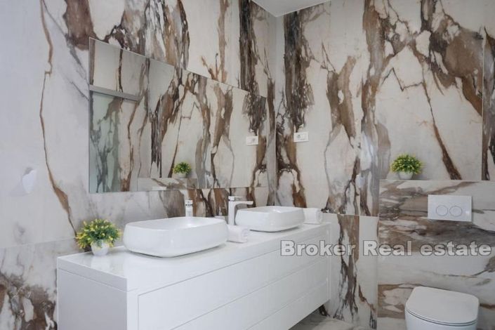 Image No.7-4 Bed Villa for sale