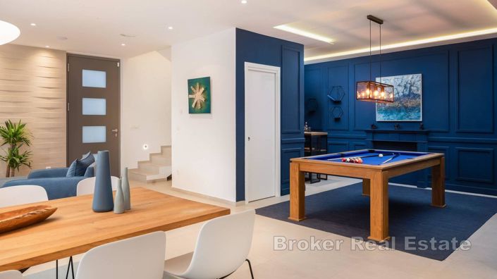 Image No.12-6 Bed Villa for sale