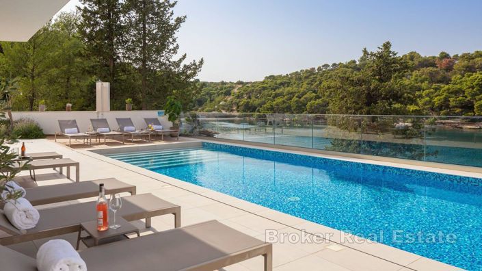 Image No.4-6 Bed Villa for sale