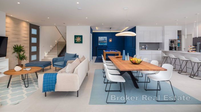 Image No.8-6 Bed Villa for sale