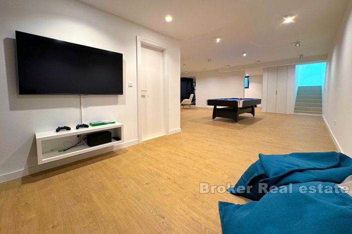 Image No.15-6 Bed Villa for sale