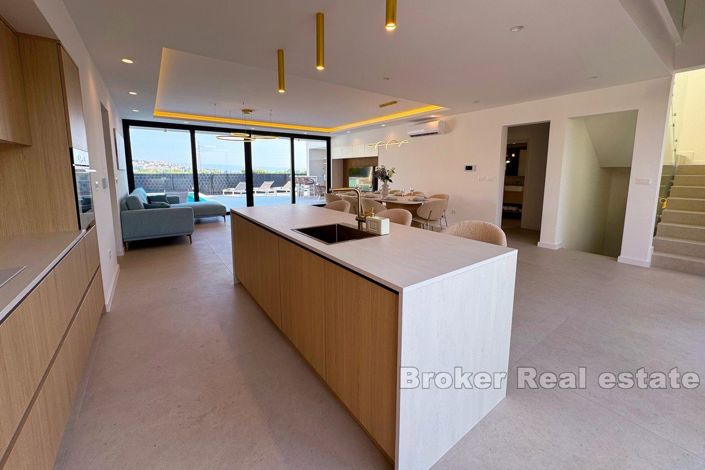 Image No.4-6 Bed Villa for sale