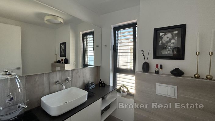 Image No.14-4 Bed Villa for sale