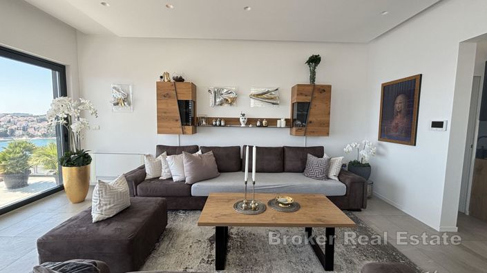 Image No.2-4 Bed Villa for sale