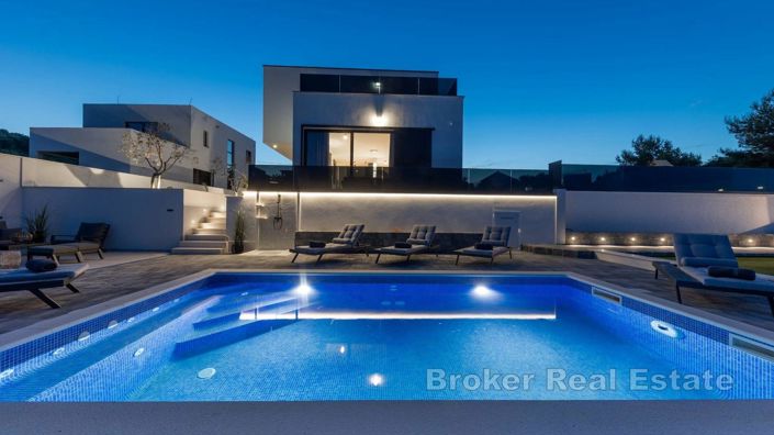 Image No.2-4 Bed Villa for sale