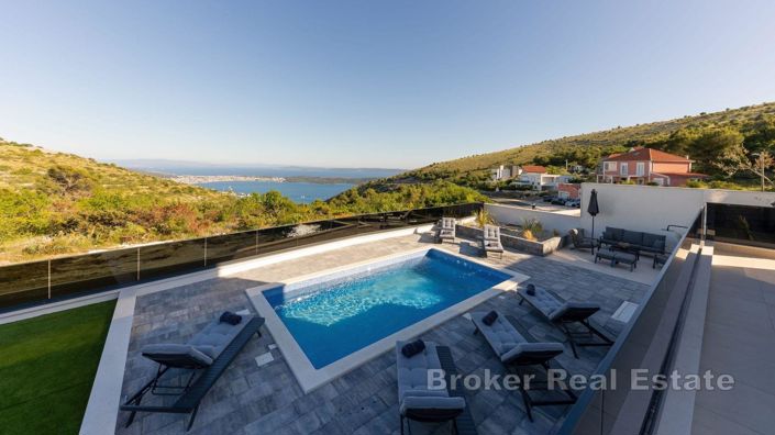 Image No.3-4 Bed Villa for sale