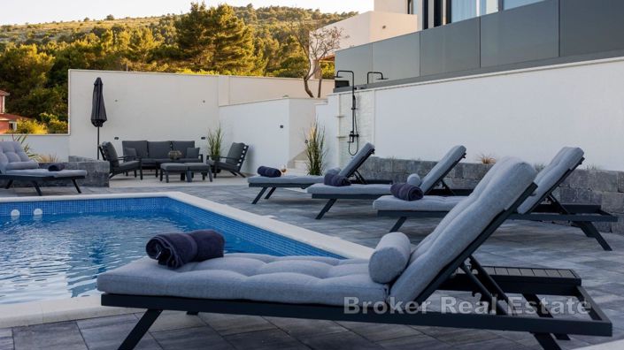 Image No.4-4 Bed Villa for sale