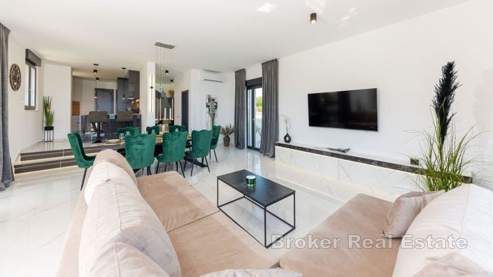 Image No.9-4 Bed Villa for sale