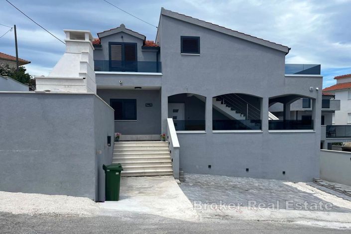 Image No.2-Villa de 5 chambres à vendre à Ciovo