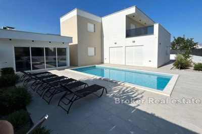 1 - Kaštel Novi, Villa