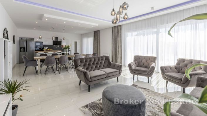 Image No.5-5 Bed Villa for sale