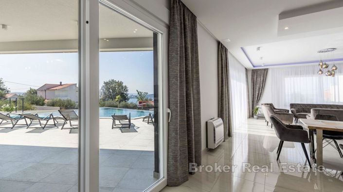 Image No.8-5 Bed Villa for sale