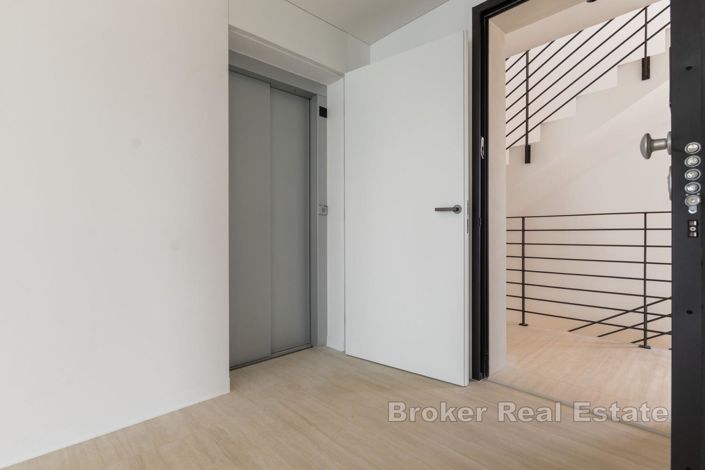 Image No.18-3 Bed Apartment for sale