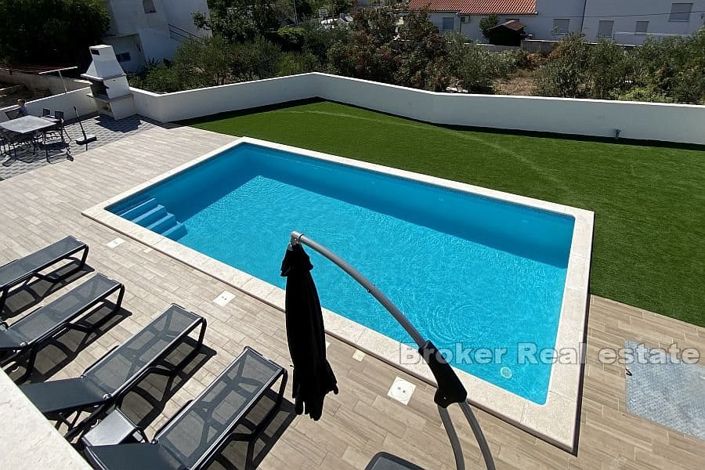 Image No.3-7 Bed Villa for sale