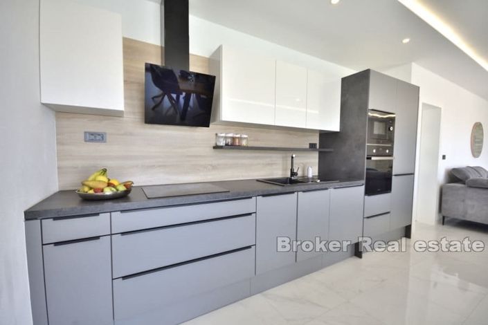 Image No.4-7 Bed Villa for sale