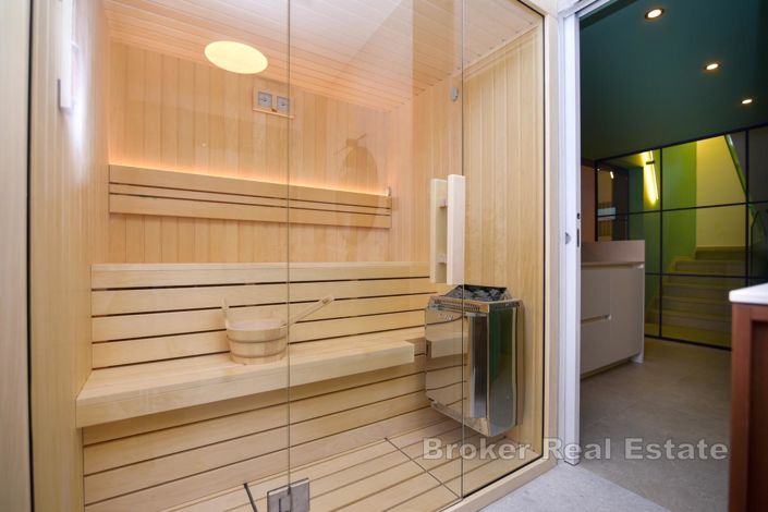Image No.10-5 Bed Villa for sale
